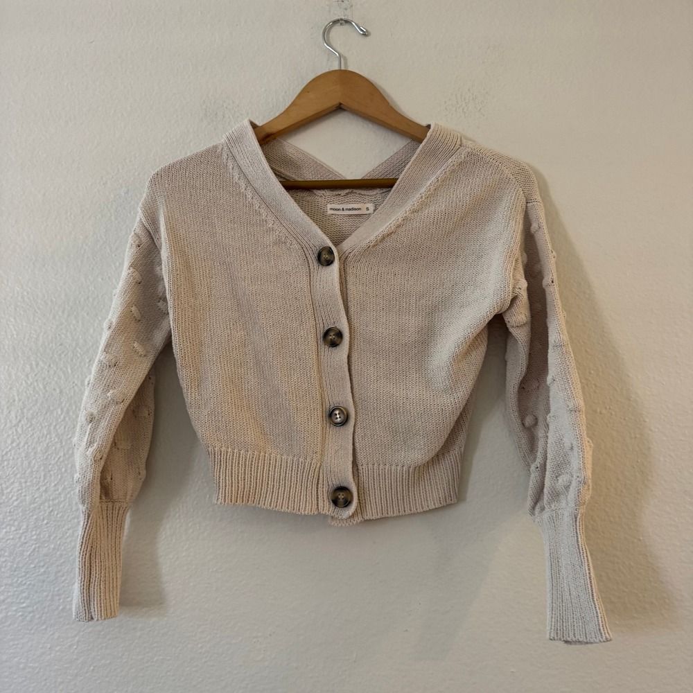 Moon & Madison Popcorn Sleeve Cropped Cardigan Sweater‎ Size S Beige Excellent